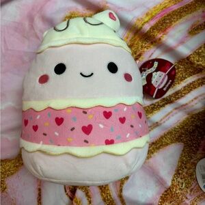 Brinya the cake Squishmallow